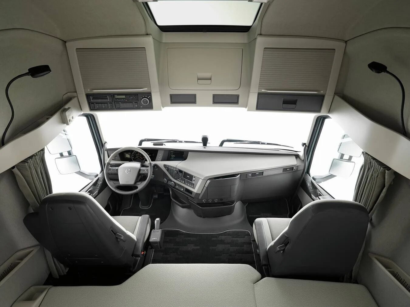 Грузовик внутри. Volvo fh16 750 Interior. Volvo fh16 750 кабина. Volvo FH 2022 кабина. Volvo FH 2021 кабина.