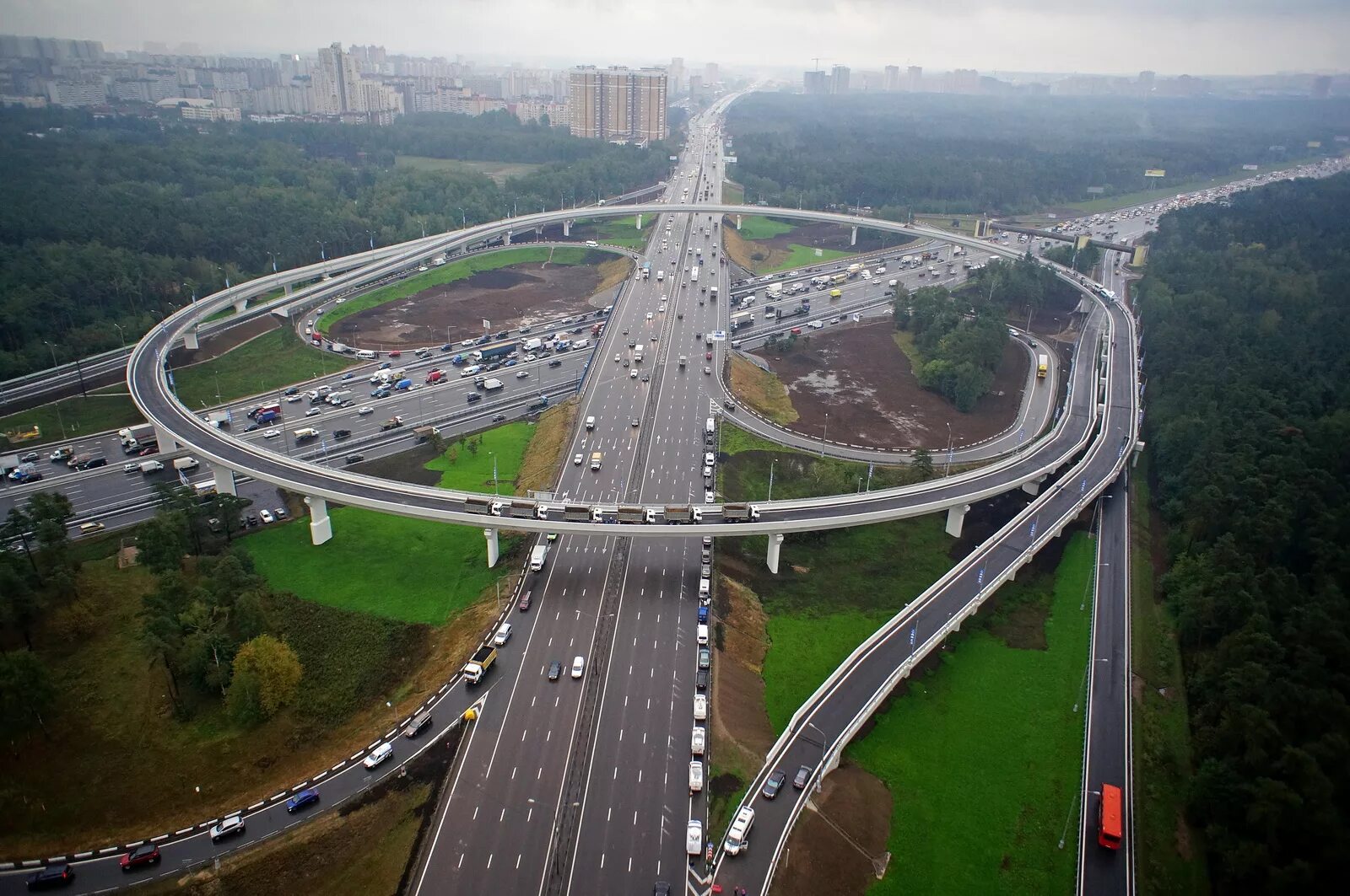Развязки в москве. Дороги москвы. Бусиновская эстакада. Перовская эстакада фото. Северо восточная хорда шоссе энтузиастов съезд.