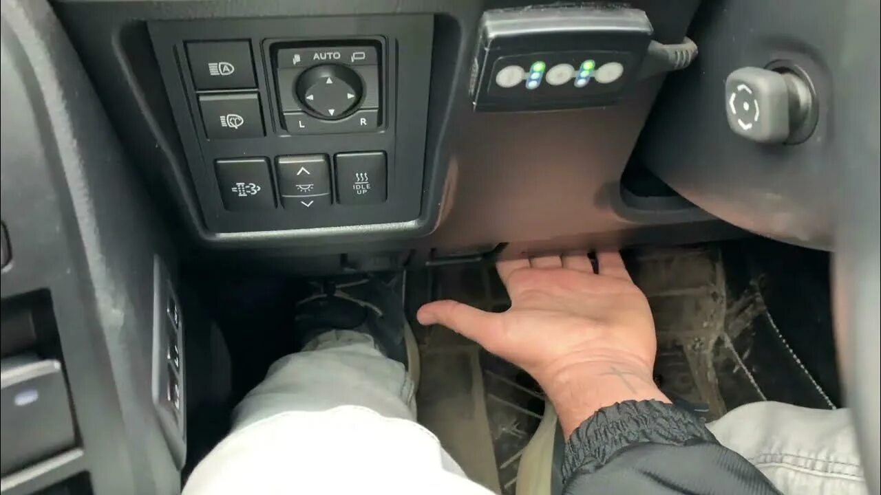 Как сбросить ошибки прадо 150. 0 дизель. Датчик давления тойота ленд крузер 200. Лампа давления масла тойота прадо 150 3. Как сбросить ошибки прадо 150.