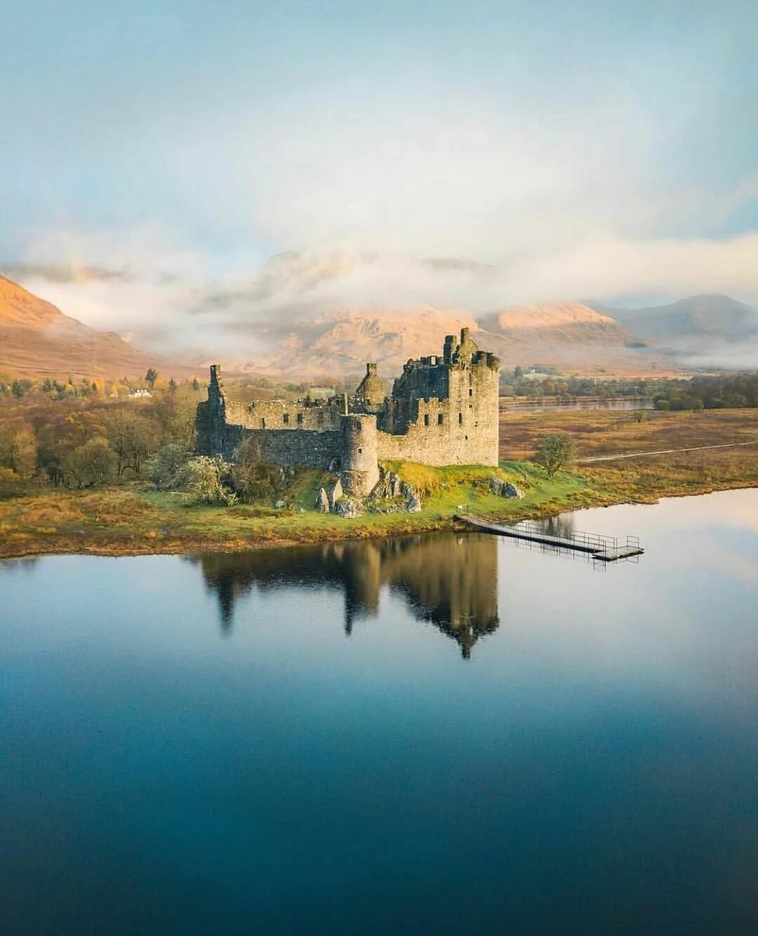 Scotland is beautiful. Замок Килхурн, Шотландия. Замок Килхурн, Шотландия реконструкция. Замок Килхурн Шотландия фото. Замок килчурн в Ирландии.