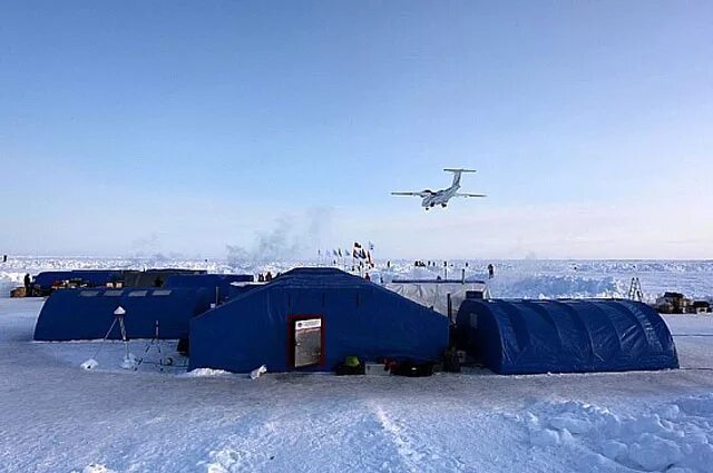 Ice camp. Ледовый лагерь Барнео. Арктическая станция Барнео. Полярный лагерь Барнео. Борнео база Северный полюс.