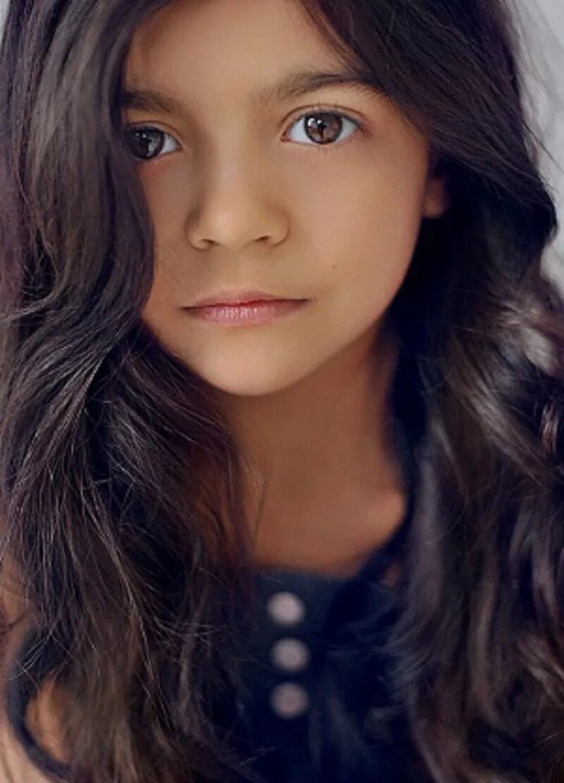 Девочка с карьями глазами. Темные девочки 10 лет. Стрижки для девочек. Темные девочки 10 лет. Девочка с голубыми гла.