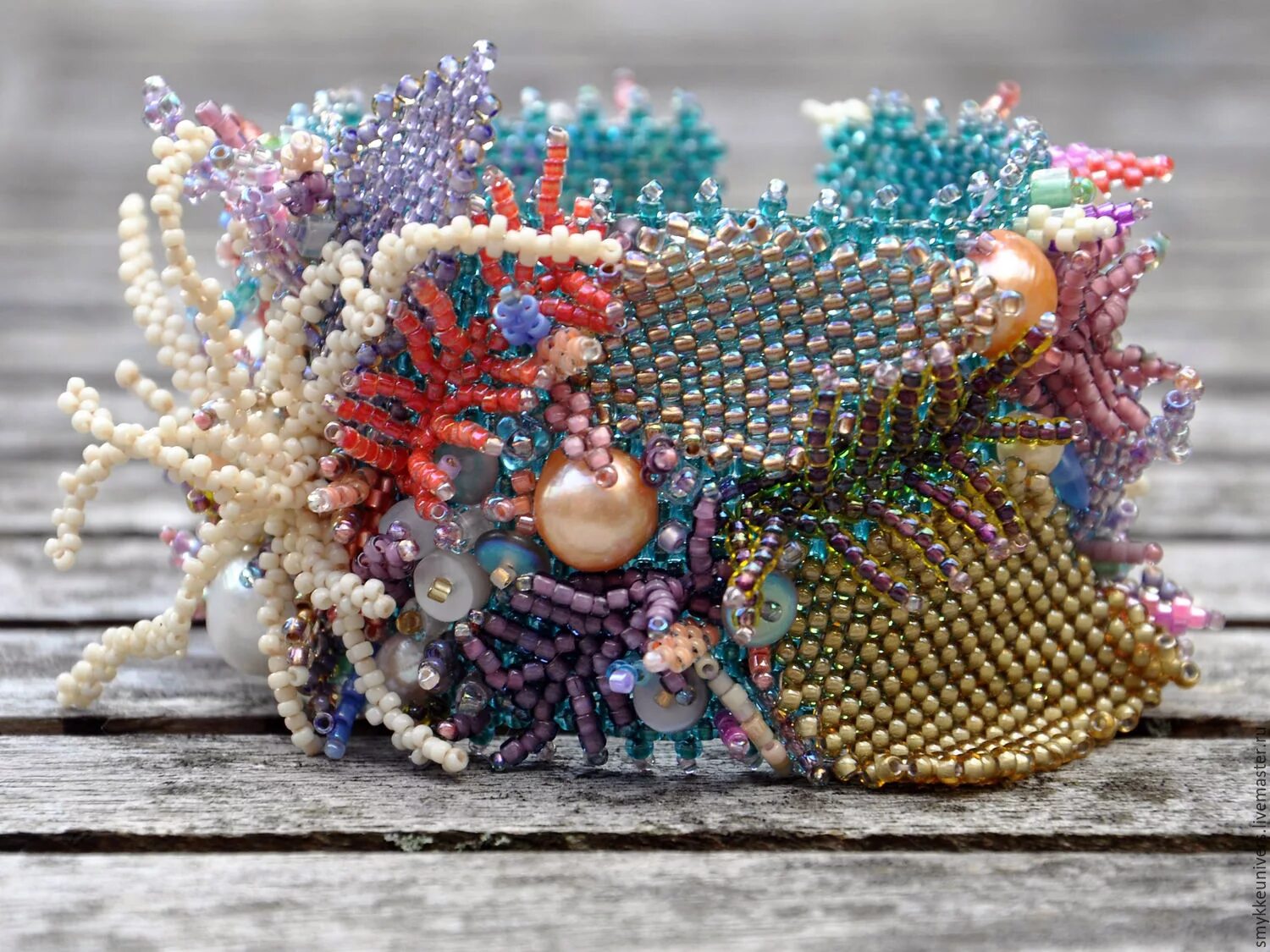 Бисер на заказ. Брошь сердце. Лариат из бисера. Бисер на заказ. Брошь из бисера кленовый лист.