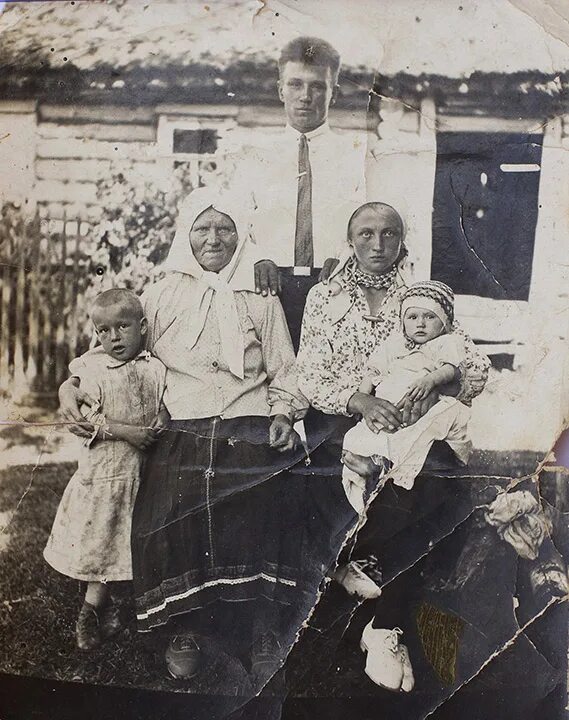 Крепостные женщины. Крестьянские имена. Переселенцы из курской губернии. Мария миронова капитанская дочка характеристика. Как зовут крестьянку семьи мироновых.