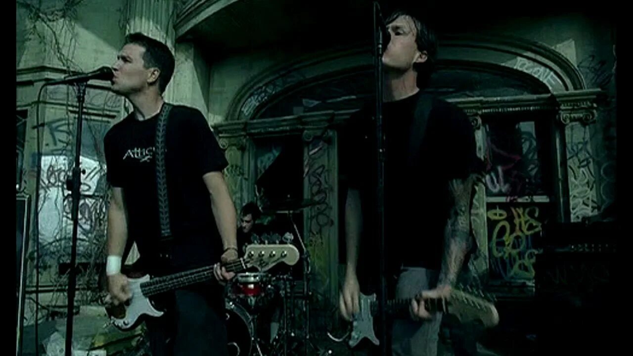 Blink stay. Blink-182. blink 182 2000s. blink 182 2000. stay together for the kids blink-182.