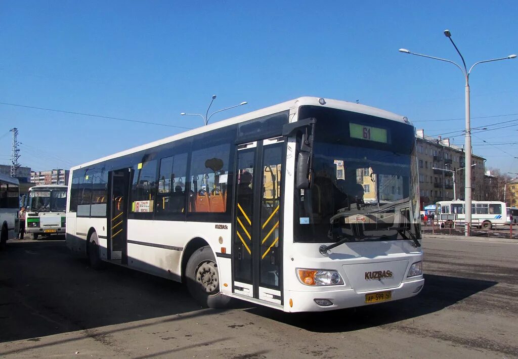 Сколько ехать на автобусе до новокузнецка. Что такое автобус Кузбасс 6233. Автобус kuzbass 6233. Автобус ЛИАЗ Кузбасс Кемерово. Автовокзал Новокузнецк.
