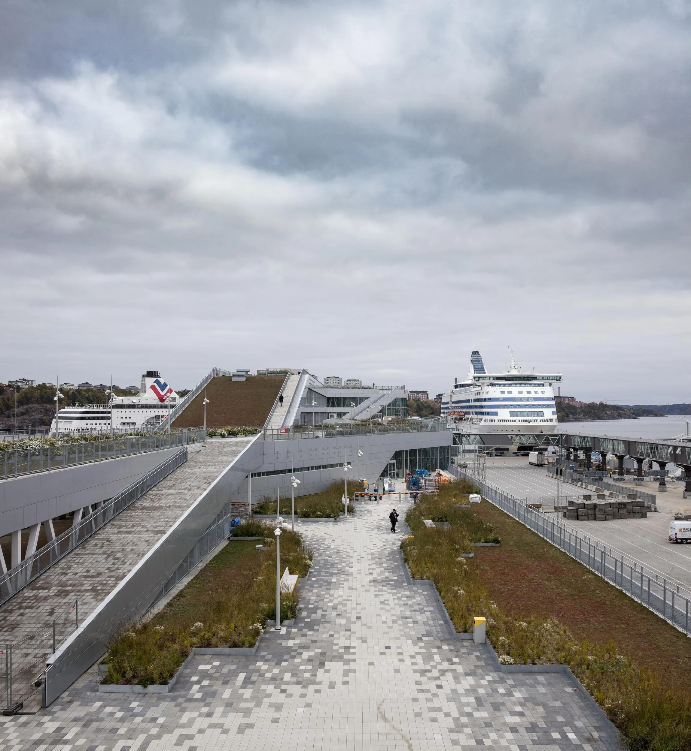 V terminal. Паромный терминал швеция. ferry terminal in stockholm. ситка паромный терминал. паромный терминал на остров стейтен.