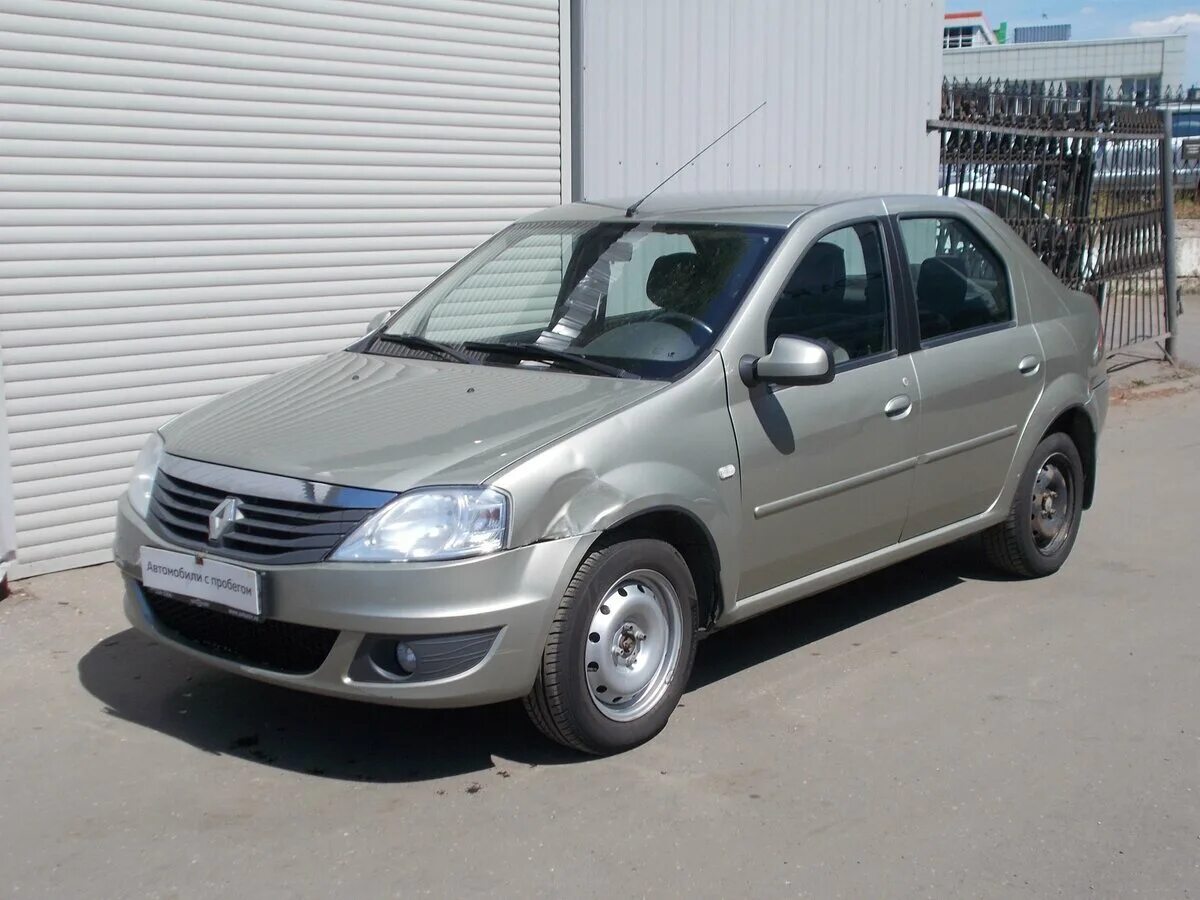 Рено логан на авито авто до 650000. Рено Логан 2002г. Renault Logan 2002. Рено Логан 10 года с пробегом. Renault Logan 2012 года.