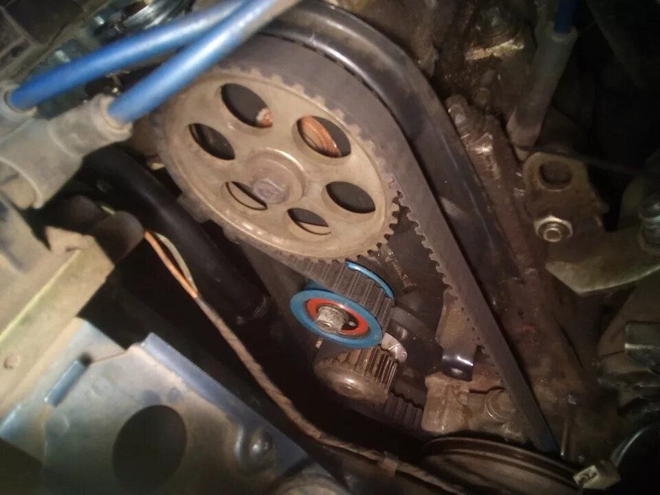 Зажигание на ваз 11113 ока. Ремень грм ваз 1111 ока. Как выставить метки на ока. Метки грм ваз 1111 ока. Привод ремня грм ваз 11113.