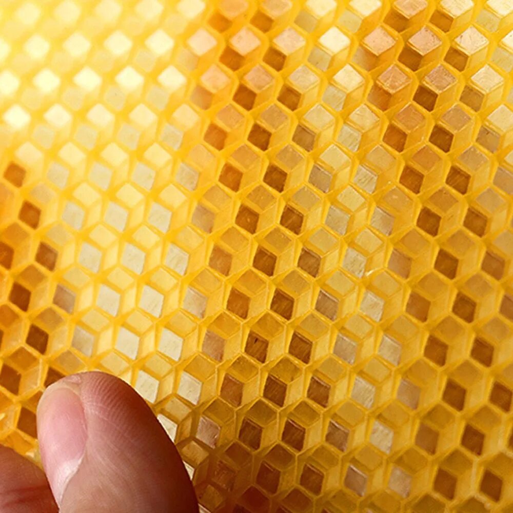 Искусственная восковая основа пчелиных сот 6 букв. Пластиковая основа для пчелиных сот. Восковые рамки для сот. Мочалка в виде сот. Пчелиный воск соты.