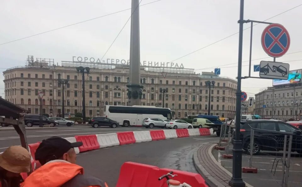 Площадь восстания закроют. Метро площадь восстания сверху. Площадь восстания вестибюль. Центр питера площадь восстания. Станция метро площадь восстания снаружи.