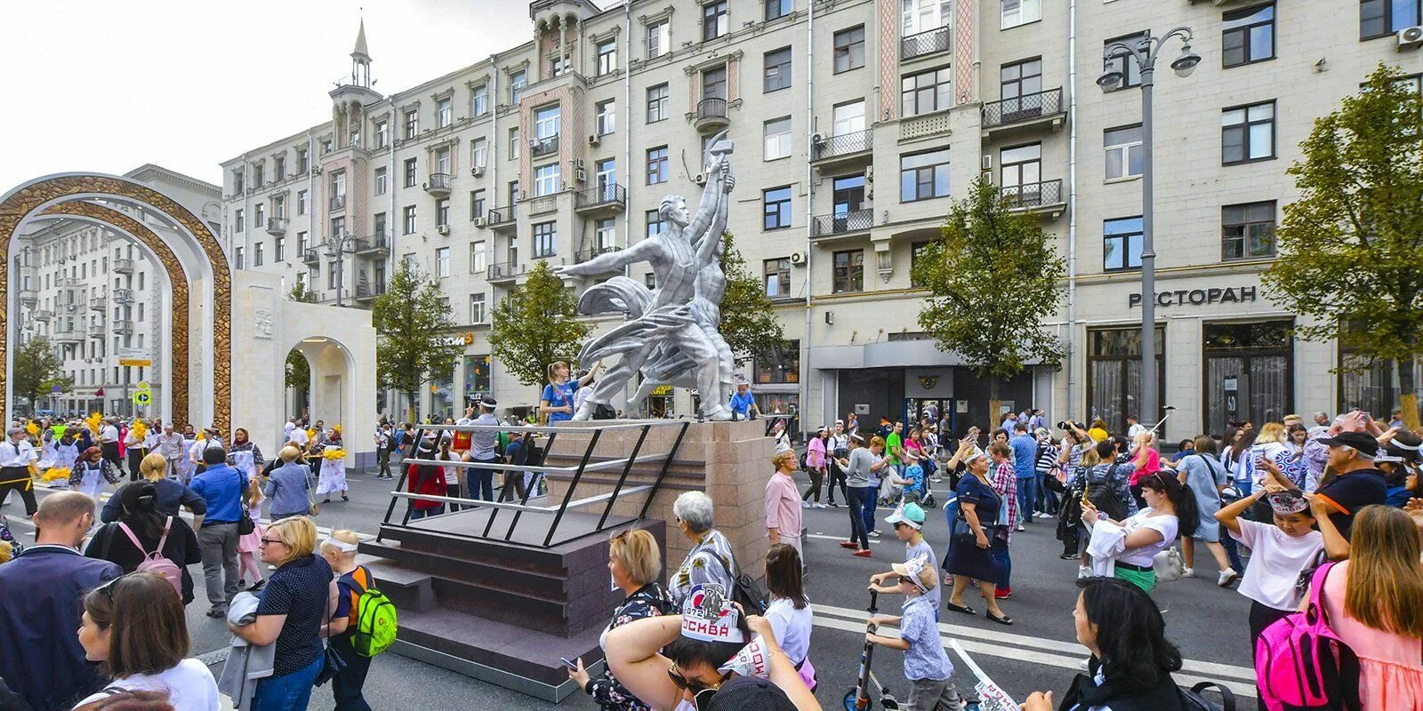 14 апреля 2019 г. Москва люди. Москва праздник. С днем города. Люди на улицах Москвы.