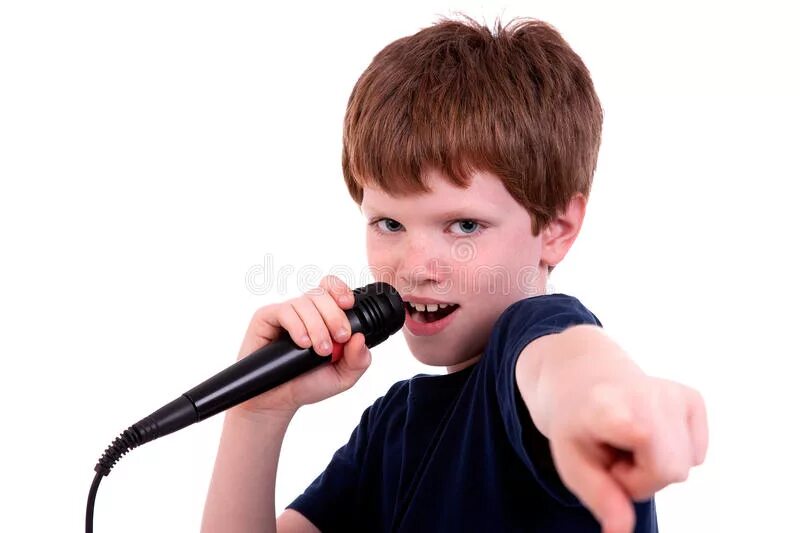 Вк петь. Мальчик с микрофоном. Школьник с микрофоном. Мальчик певец. Школьники поют.