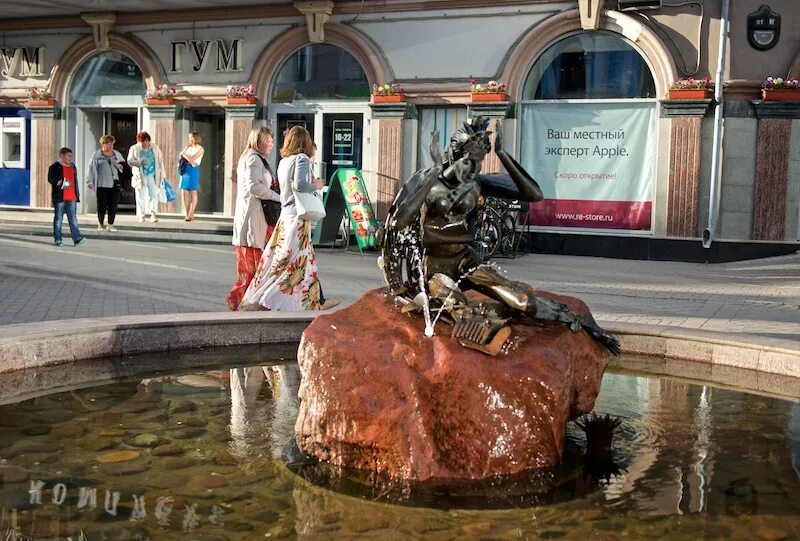 Прогулка по баумана. Фонтан су анасы на баумана. памятник су анасы в казани. фонтан су анасы казань. фонтан-памятник су анасы (ул. баумана 86).