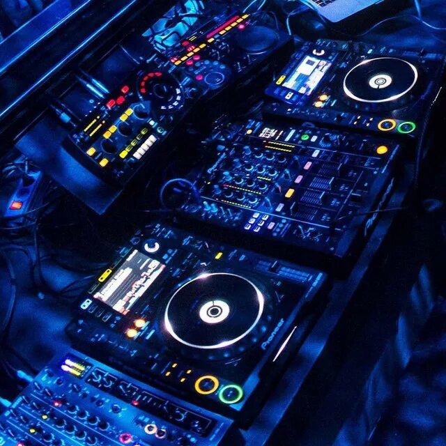 Dj martin garrix. Треки для диджеев. Крутой диджей. Мартин myzzz певец. Треки для диджеев.