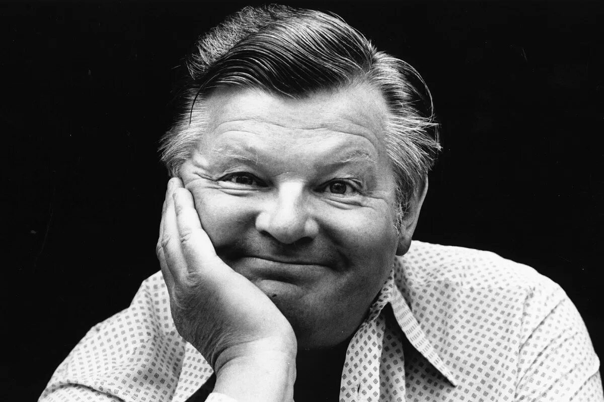 Бенни хилл. Хилла википедия. Бенни хилл. Бенни хилл 1992. Английский комик бенни.