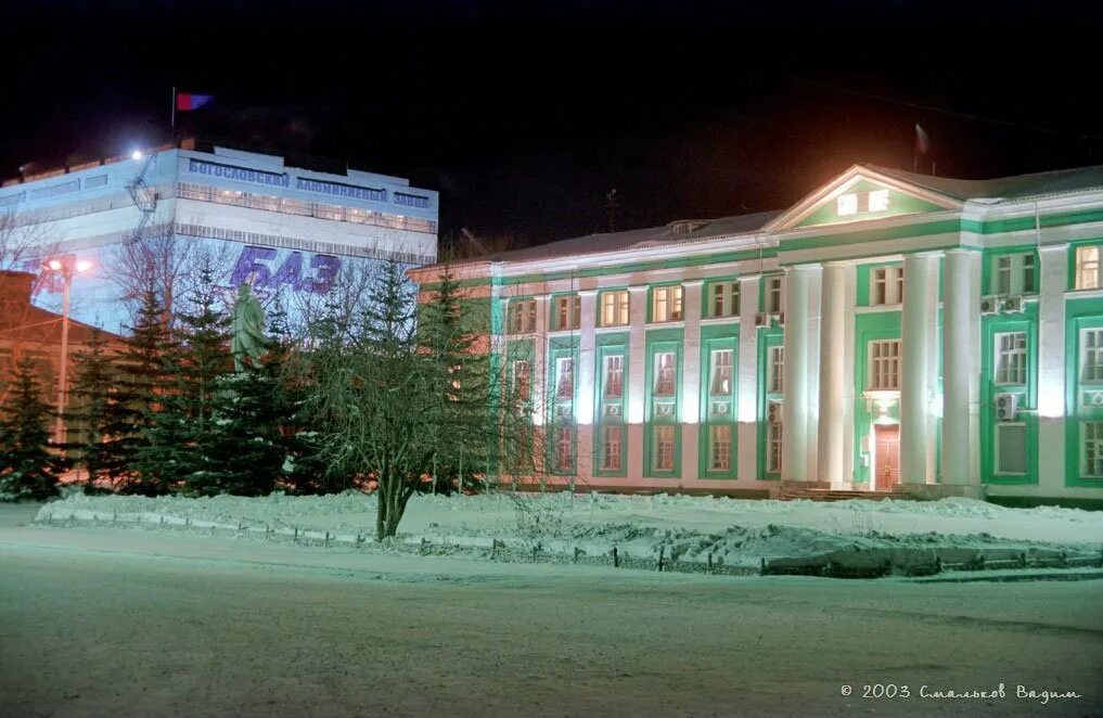 Краснотурьинск свердловская население. Краснотурьинск центральная площадь. Краснотурьинск площадь. Центральная краснотурьинск сайт. Краснотурьинск площадь города.