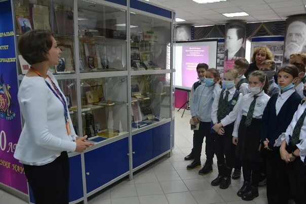 Экскурсия в музей 1 класс. Курчатовский класс форма. проект курчатовский класс. школа 10 симферополь. курчатовский класс феодосия.