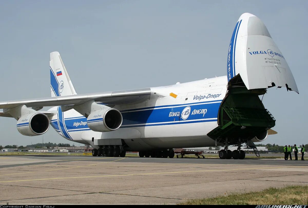 Antonov an-124 ruslan. Ан 124 википедия. C 5 galaxy и ан 124. Ан 124 благовещенск. Ан 124 википедия.