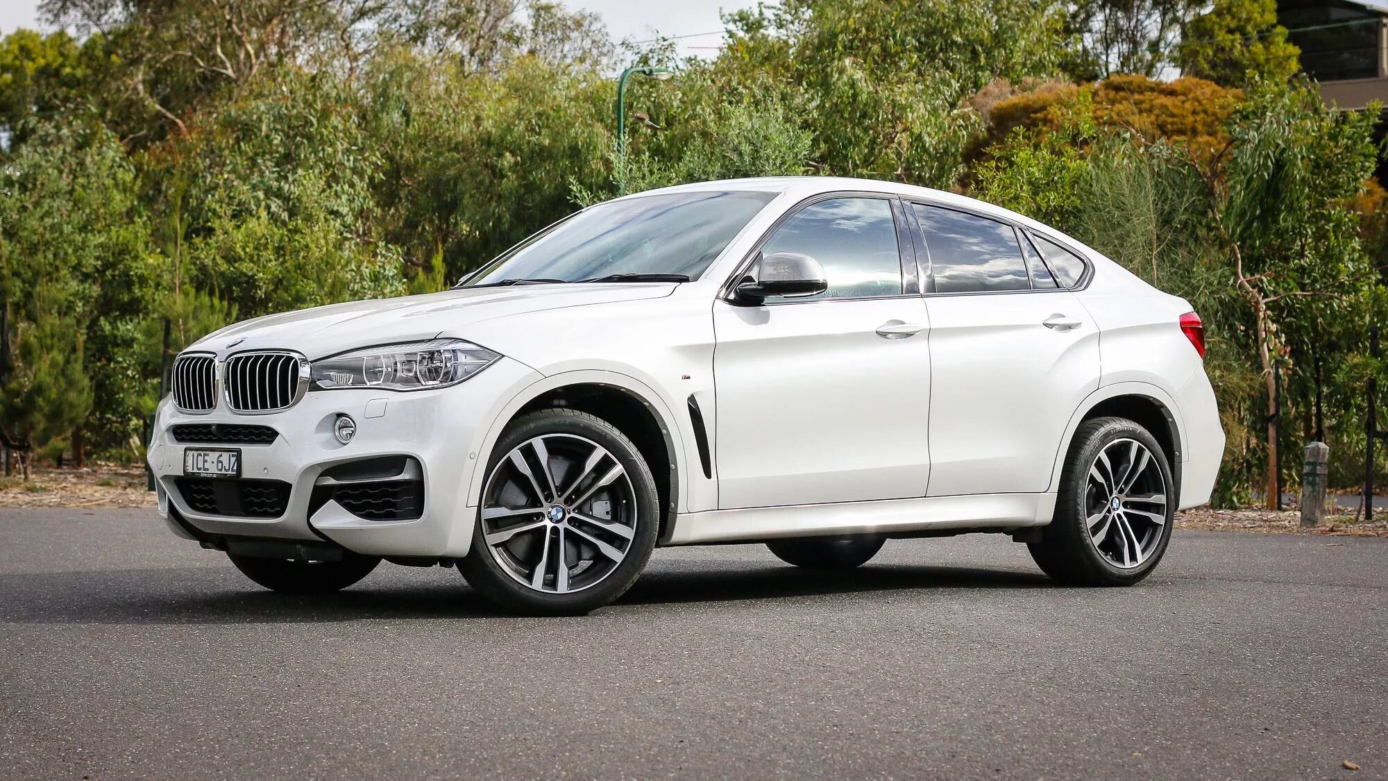 X 6 14 40. БМВ Икс 6 белая. BMW x6 хэтчбек. БМВ х6 белая. Машина БМВ х6 белая.