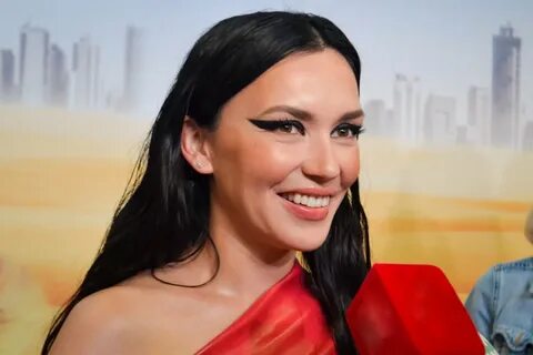 Порно көйлектегі ана