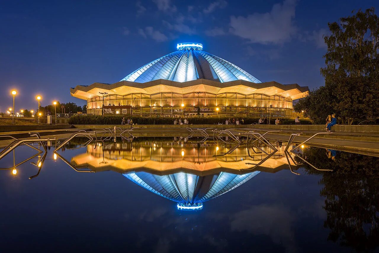 Московский цирк на ленинских горах. Здание цирка на проспекте вернадского. Большой цирк на проспекте вернадского. Москва цирк проспект вернадского. Цирк вернадского снаружи.