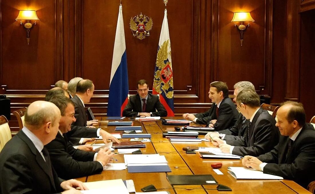 Совет безопасности является органом. Совет безопасности РФ. Совет безопасности РФ возглавляет председатель правительства. Совбез безопасности РФ.