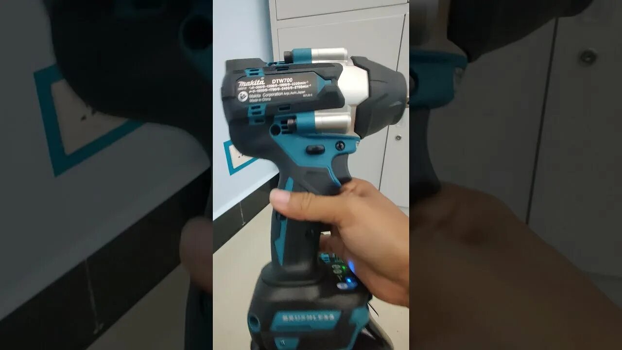 Makita dtw700. Гайковерт makita dtw700z. Гайковёрт макита аккумуляторный ударный. 515289-2 makita. Гайковерт makita dtw700z.