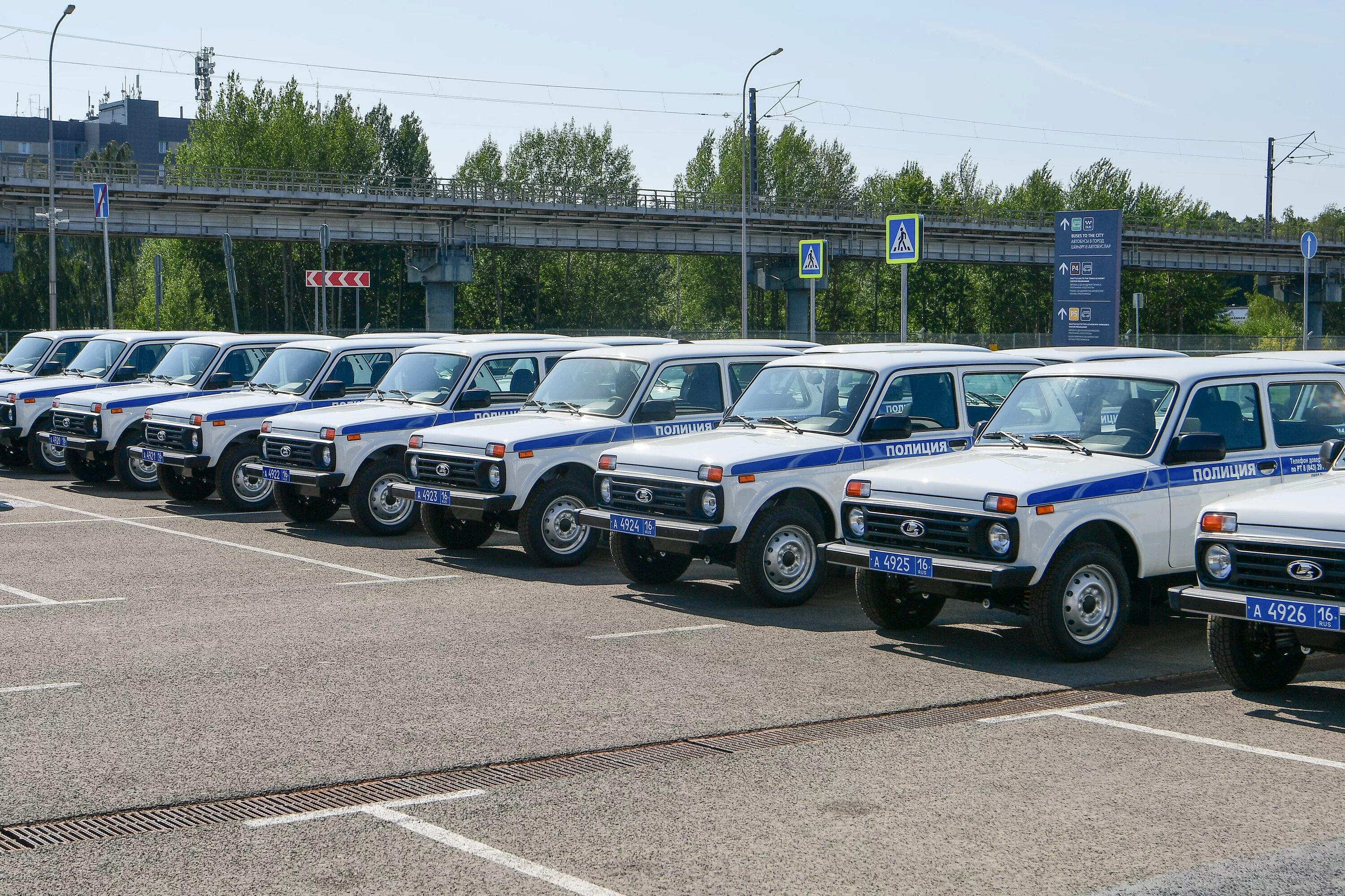 Автопарк полицейских машин. Автопарк Police. Парк машин полиция.