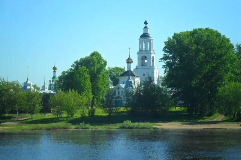 Храмы на берегу Волги. Ярославль храм на берегу Волги. Белая Церковь на берегу Волги. Церкви за Волгой в Ярославле. Ярославль куйбышева