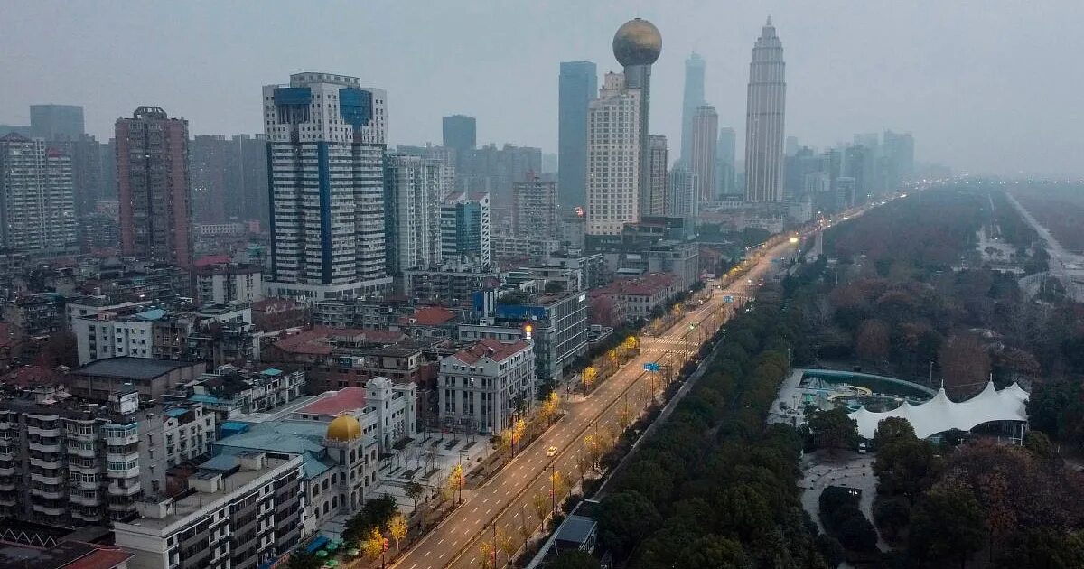 Численность ухань китай. Ухань эстетика. Ухань китай фото города. Город ухань китай. Чэнду провинция сычуань, китай.