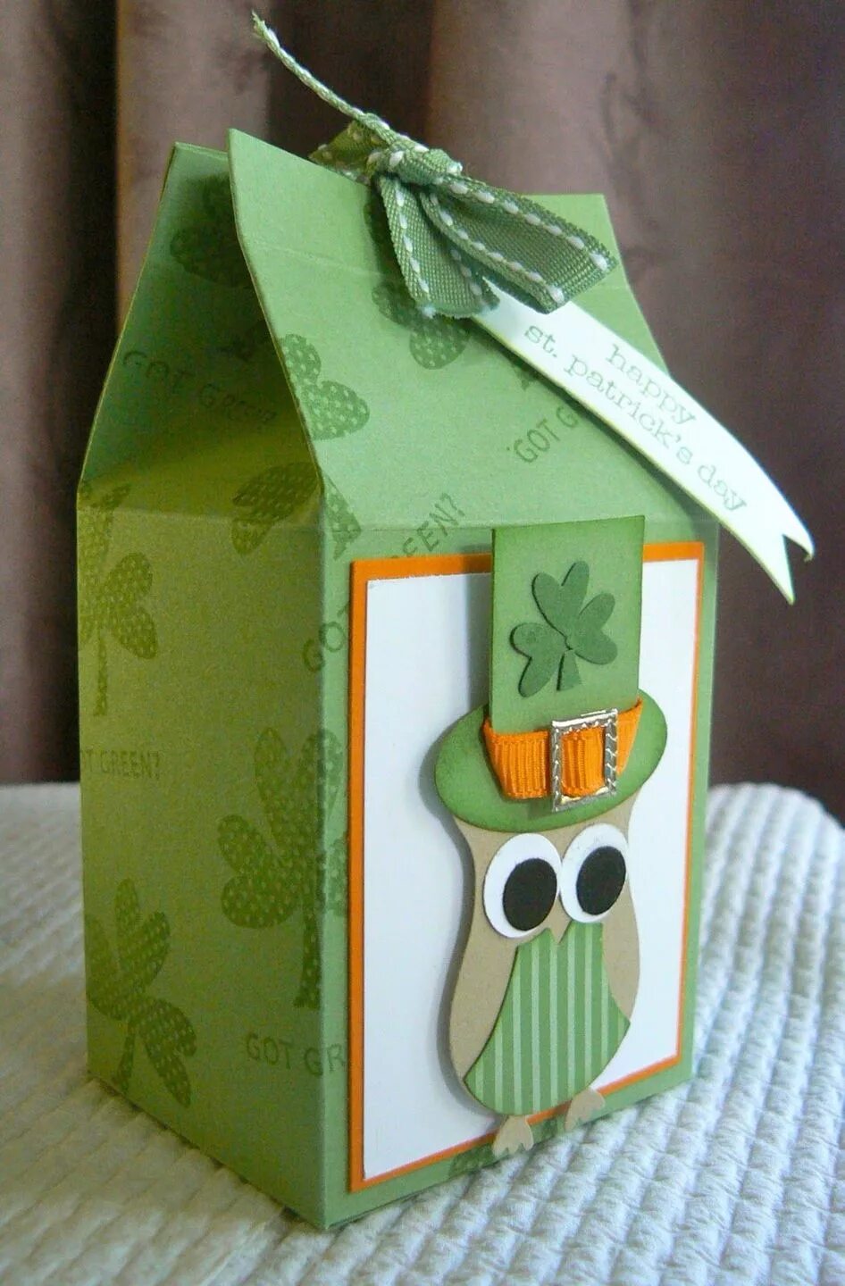 Поделка из коробки молока. Поделки из коробочек. Коробочка из под сока. Поделка из коробки от сока. Упаковка от сока.