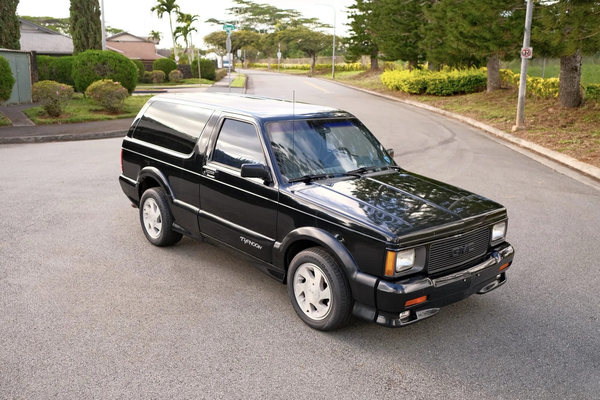 Gmc typhoon. 1992 GMC Typhoon. Автомобиль GMC Typhoon. GMC Typhoon 1993.