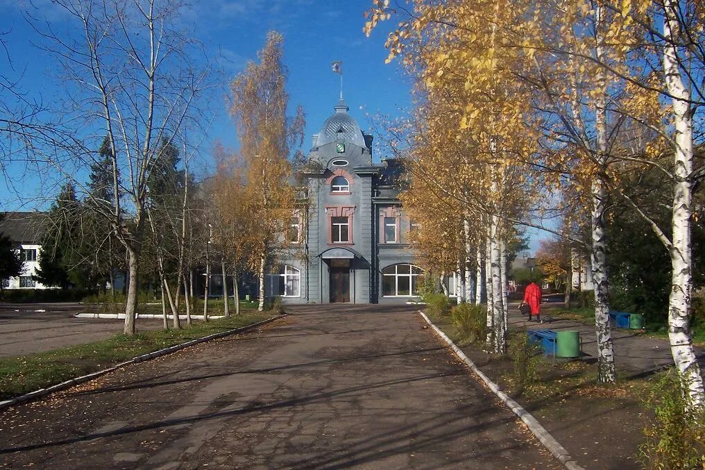 Купить дом в вишере новгородской области. Малая Вишера. Город малая Вишера Новгородской области. ЖД вокзал малая Вишера. Администрация города малая Вишера.