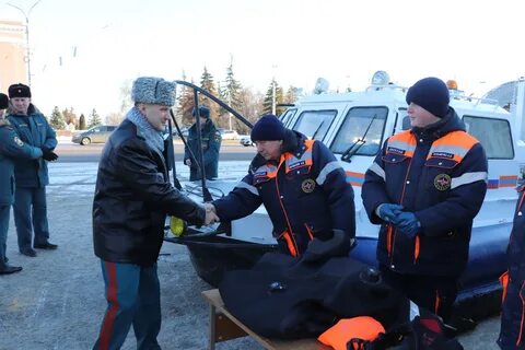 27 спасателя