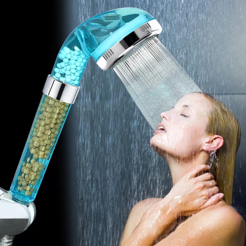 Вода льется из душа. Лейка Shower Filter head. Xueqin насадка для душа. 1. Водосберегающая насадка для душа. Душевая насадка Shower head.