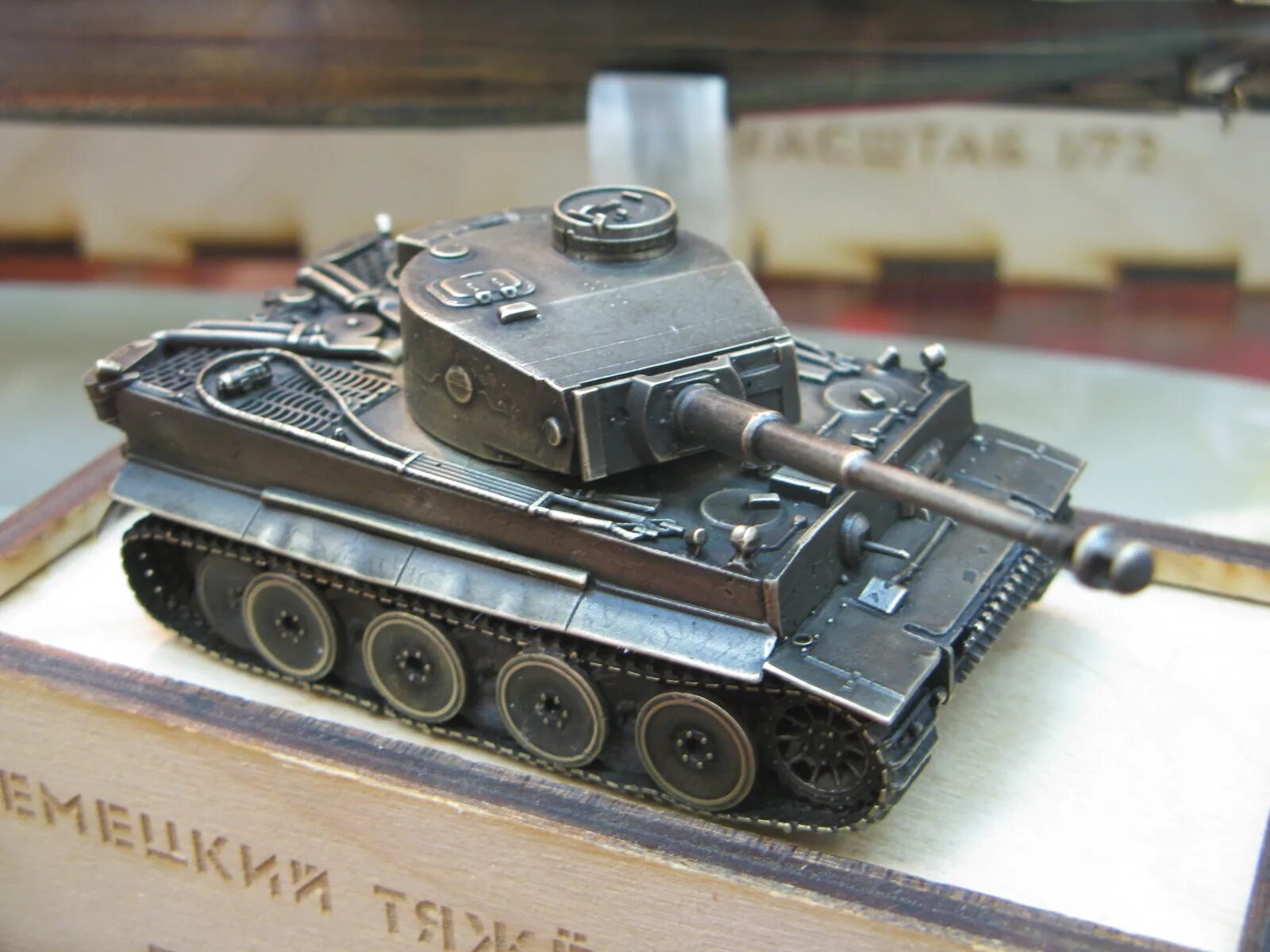Т-34 В бронзе. Железный танк танк тигр. Модель танка из металла. Танк модель из железа.
