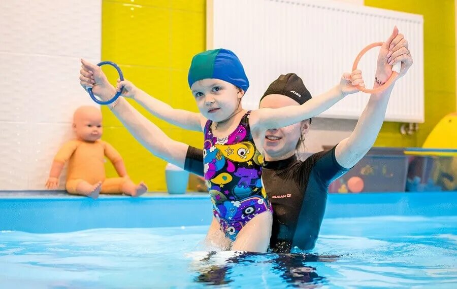 Океания детская. Океания Минусинск бассейн. Детский бассейн. Дети в бассейне. Занятия в бассейне для детей от 2 лет.