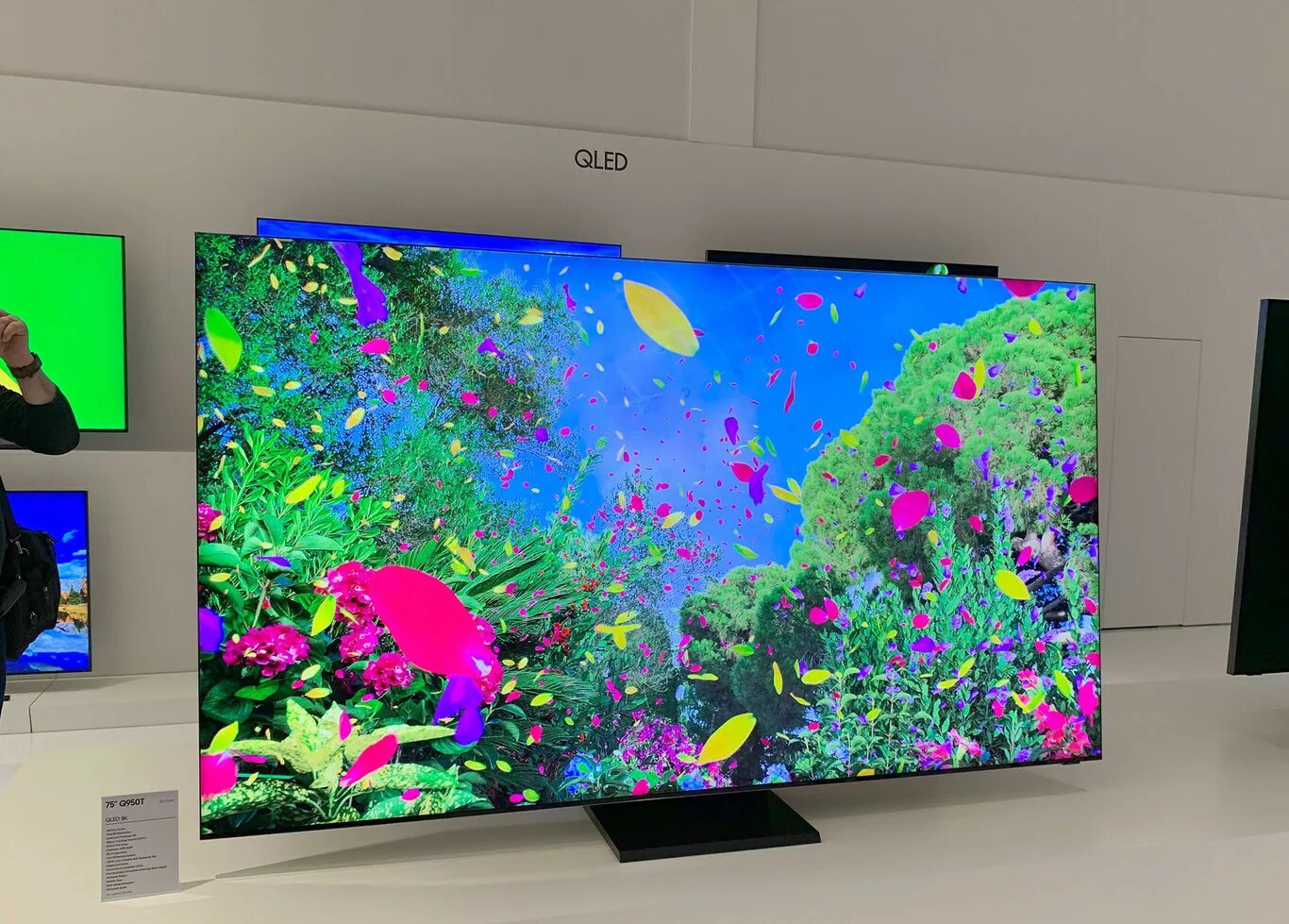 Телевизор qled цены. Samsung QLED 8k. Samsung QLED 75. Телевизор Samsung QLED q80t.