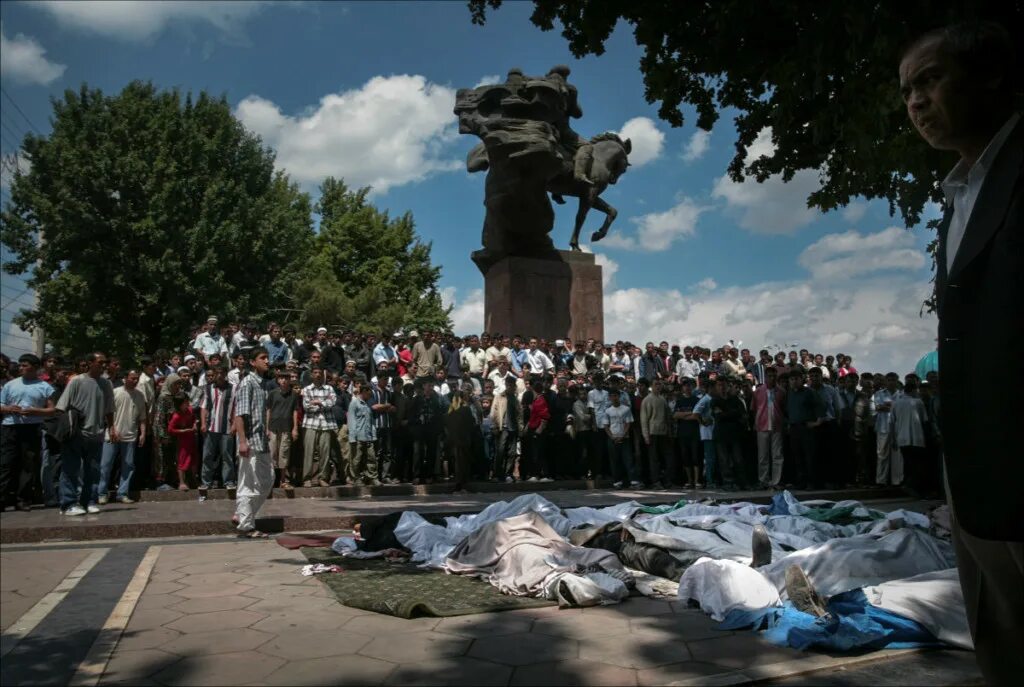 В 2005 году словами. 2005 Год восстание в Андижане. 2005 Год. Узбекистан. Андижанская резня. События в Узбекистане в 2005 году в Андижане.