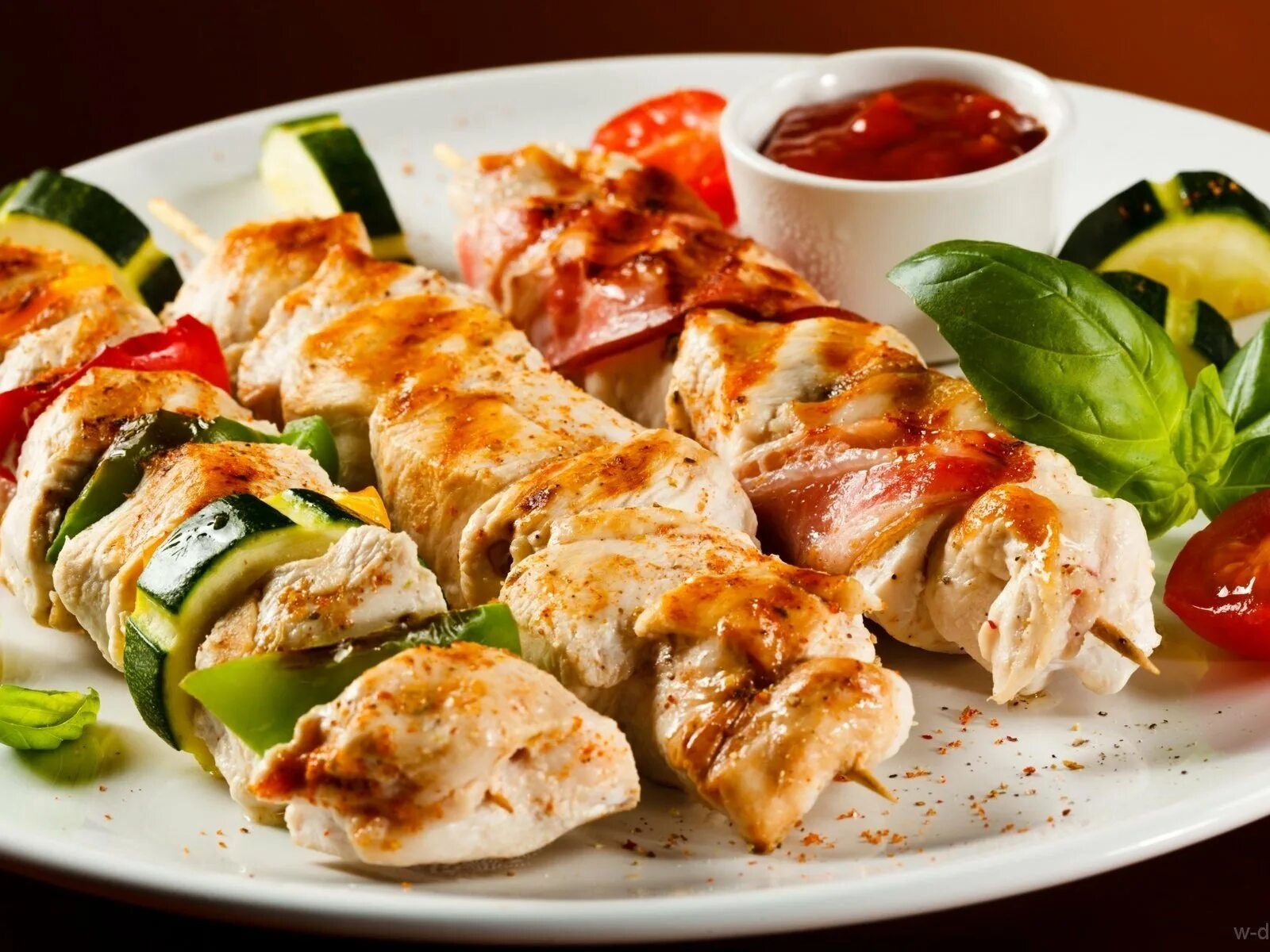 Шашлык из филе грудки. Шашлык куриный. шашлык из куры. шашлык куриное филе. куриный шашлык готовый.