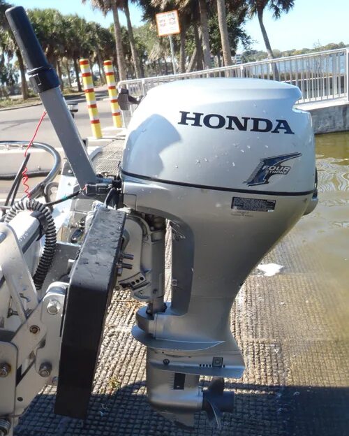 Купить лодочный мотор honda. Лодочный мотор Хонда 20. Лодочный мотор Хонда four stroke. Honda 20hp.