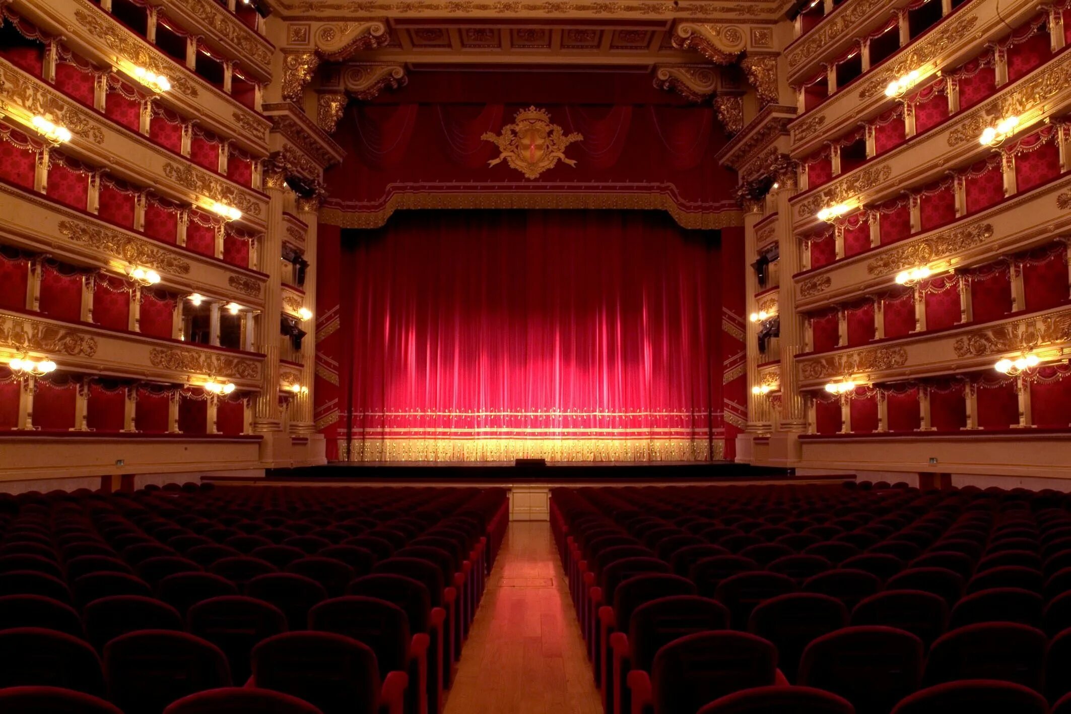 Ла скала оперный театр. Театр ла скала в Милане. Театр ла скала опера сцена. Занавес театра ла скала. Ins theater
