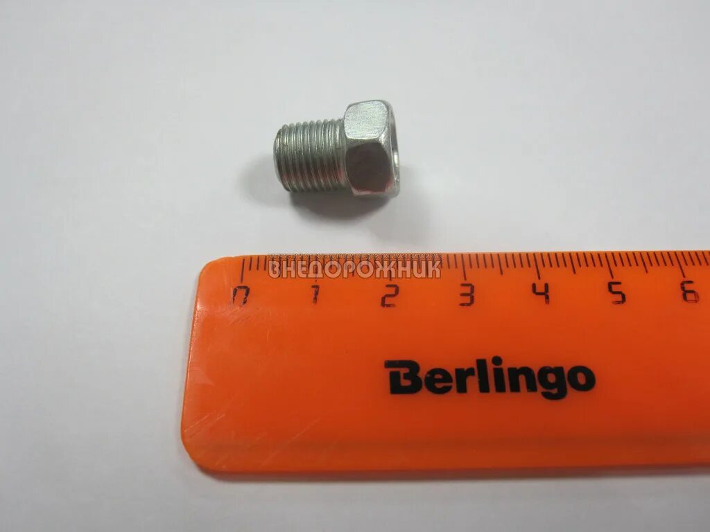 Сливная пробка блока цилиндров ваз 21214. Сливной болт охлаждающей жидкости ваз 2106. Нива 2131 болт сливной с блока. Сливная пробка chevrolet niva. Болт сливной блока 2108.