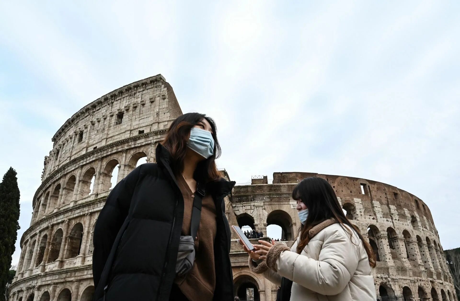 Италия люди умирают. Ковид 19 в Италии. Италия коронавирус. Туристы в Италии.