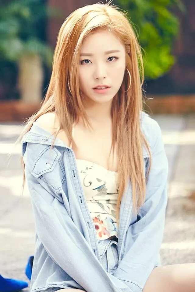 Ви ин. Хвиин из mamamoo 2020. Solar mamamoo black hair. Хвиин из mamamoo. Чон хвиин mamamoo.