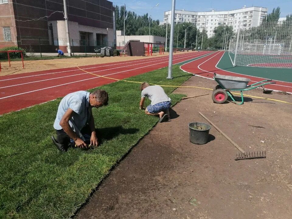 Скоро стадион. 28 Школа Балаково стадион. Школа 28 спортивная площадка. Спортивные площадки Балаково. Спортивная площадка у 13 школы Балаково.