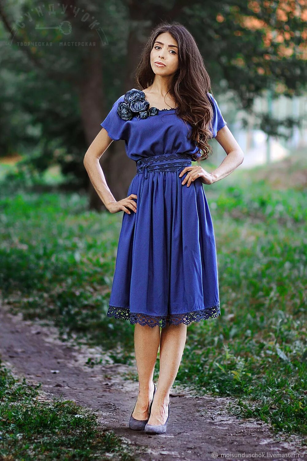 Синие платья сшить. Голубое платье. Синее летнее платье. Платье синего цвета. Темно синее летнее платье.