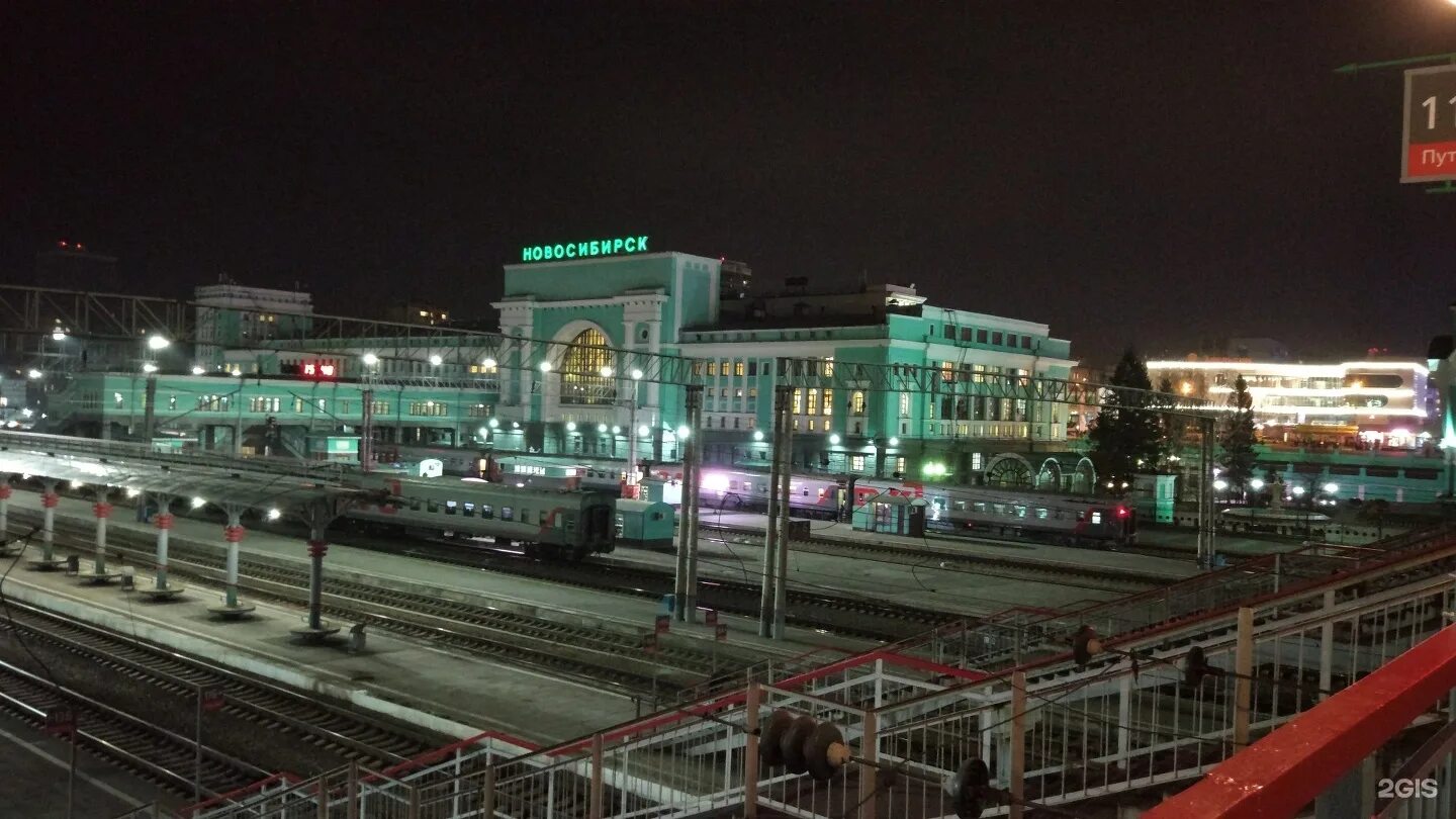 Станция Новосибирск главный. ЖД вокзал Новосибирск главный. Станция Новосибирск-главный Новосибирск ЖД. Вокзал Новосибирск главный. 2005.