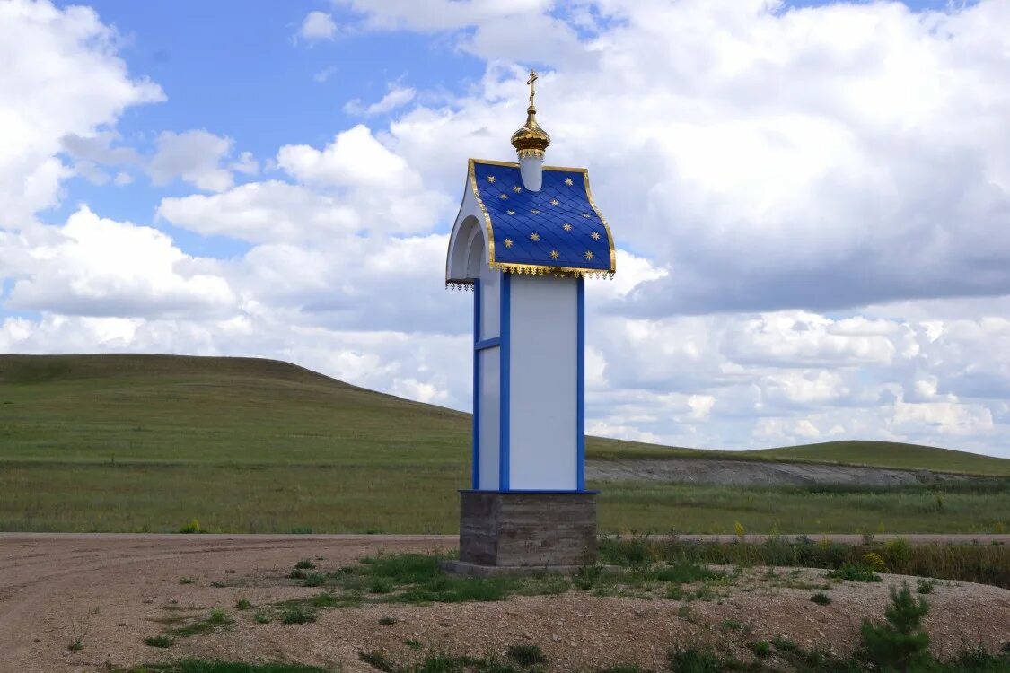 Луна оренбургская область. Поселок Луна Шарлыкский. Село Луна Шарлыкский район Оренбургской области. Луна Шарлыкский район Оренбургской. Парк Луна Шарлыкский район.